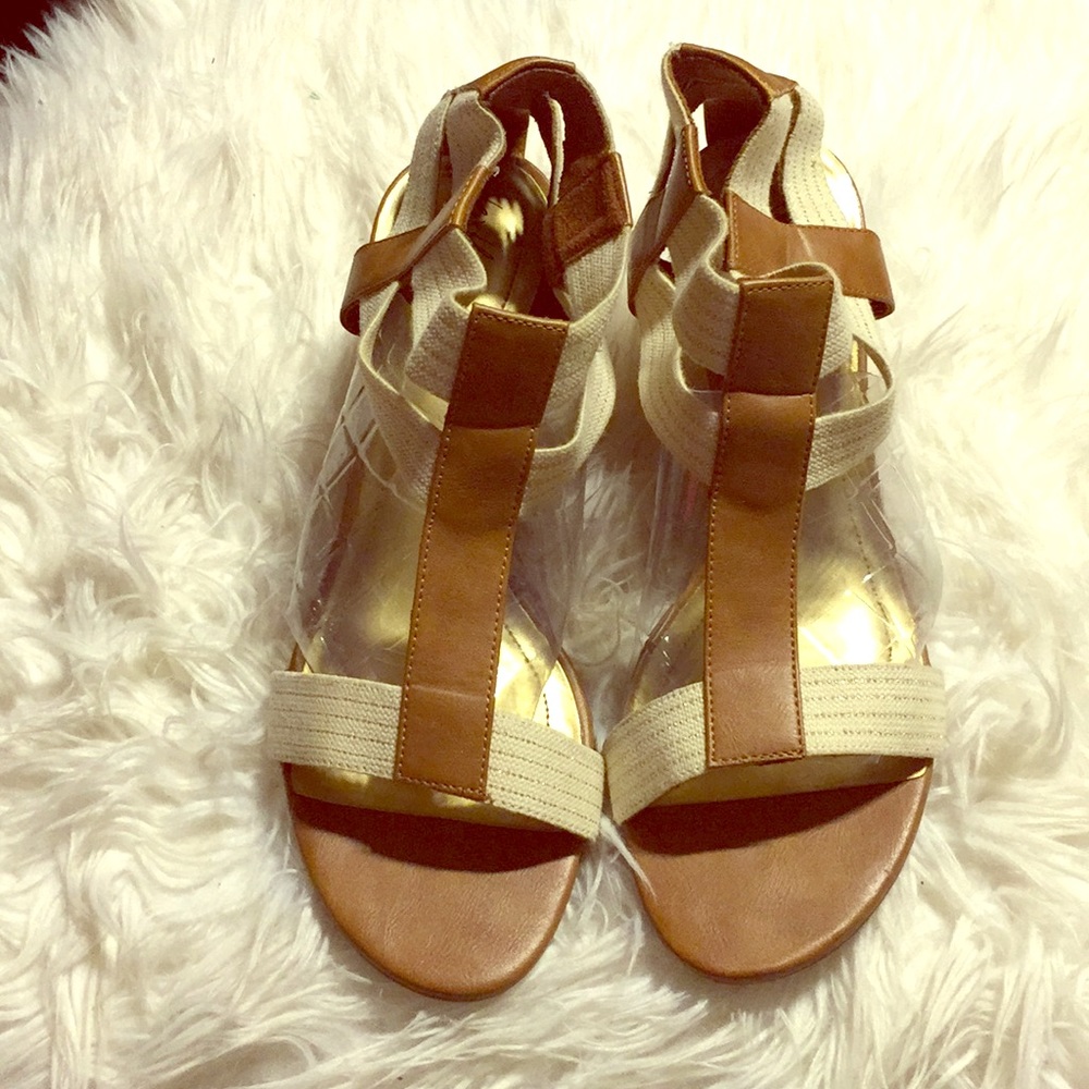 Tan wedge